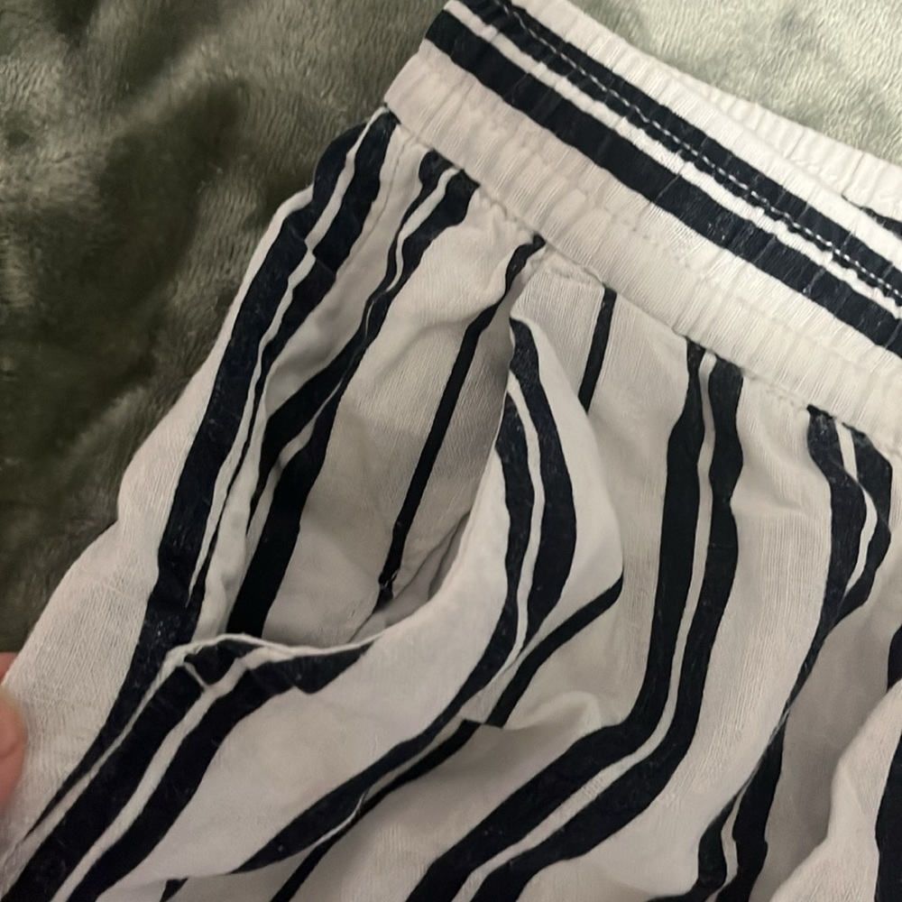 H&M White Striped Shorts - Picture 2 of 4